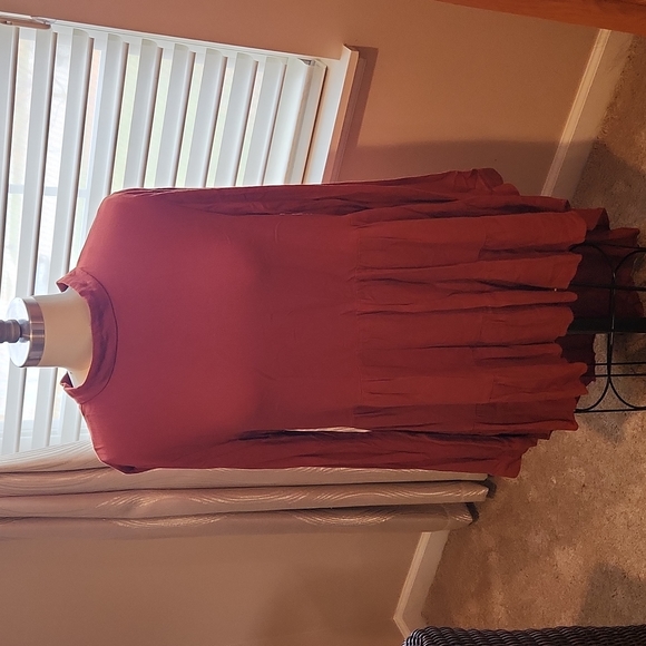 Versona Tunic Blouse with Train - Picture 1 of 4